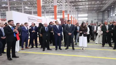 وزير الاتصالات يفتتح أكبر مركز توزيع للتجارة السريعة في الشرق الأوسط وشمال أفريقيا