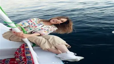 ليلى علوي تتألق بجلسة تصوير ساحرة من أسوان وتتفاعل مع جمهورها