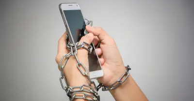 تحذير من الإفراط في استخدام الإنترنت ووسائل التواصل الاجتماعي