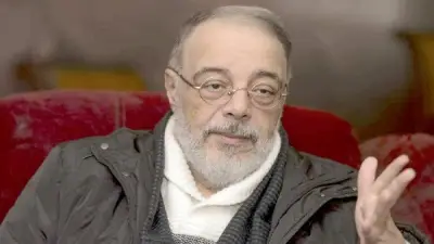 من الأراجوز إلى الكبريت الأحمر: محطات في حياة الكاتب والمخرج عصام الشماع