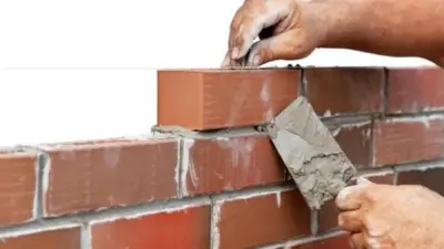 استقرار أسعار الطوب الأحمر والبلوك والطفل في سوق مواد البناء اليوم