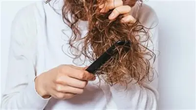 وصفة طبيعية سريعة المفعول لفك تشابكات الشعر