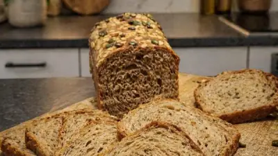 طريقة عمل خبز الحبوب الصحي الطازج في المنزل