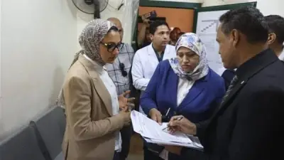 محافظ الوادي الجديد تشهد حصاد القمح والبطاطس وتتابع الخدمات الصحية