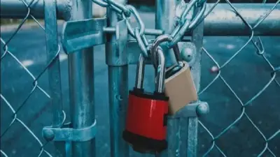 إغلاق مصنع مبيدات زراعية بمواد مجهولة المصدر في البدرشين