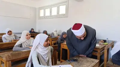 القائم بعمل وكيل الأزهر يتفقد امتحانات النقل بأسوان ويطمئن على سيرها