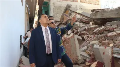 محافظ القليوبية يتفقد منزلًا منهارًا بكفر الحمام ويوجه بتوفير سكن بديل