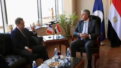 وزير السياحة والآثار يبحث مع سفير فرنسا تعزيز التعاون المشترك