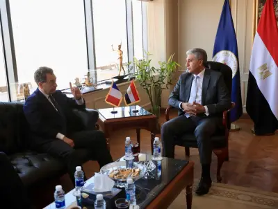 وزير السياحة يبحث مع سفير فرنسا تعزيز التعاون بين البلدين