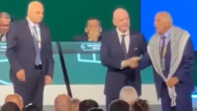 الوفد الفلسطيني يرفض صورة مشتركة مع الإسرائيلي ويحرج إنفانتينو