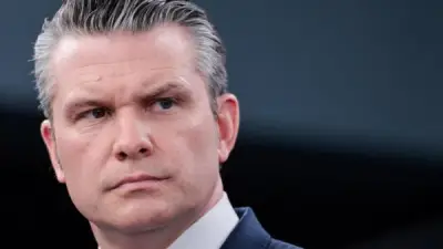 وزير الحرب الأمريكي يردد عبارة ترامب حول إعادة إيران إلى العصر الحجري