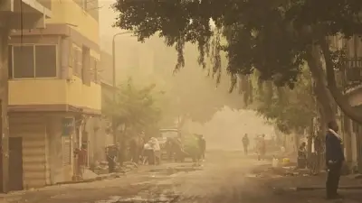 عاصفة ترابية تضرب شبرا الخيمة وتؤدي إلى تدهور الرؤية الأفقية في مناطق متفرقة