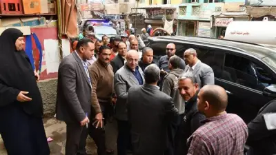 محافظ الفيوم يوجه بسرعة صيانة أعمدة الكهرباء ورفع القمامة في جولة ميدانية