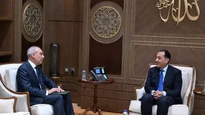 رئيس الوزراء يهنئ السفير علاء يوسف بتعيينه رئيساً للهيئة العامة للاستعلامات