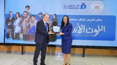 وزيرة التضامن الاجتماعي تكرم نجوم مسلسل 