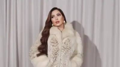 نسرين طافش تخطف الأنظار بإطلالة فريدة تجمع بين الفرو والدانتيل
