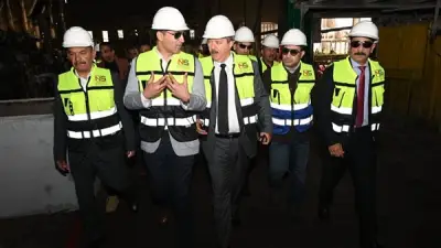 وزير الصناعة يتفقد مصانع الحديد والصلب بالسويس ويؤكد دورها الحيوي في التنمية