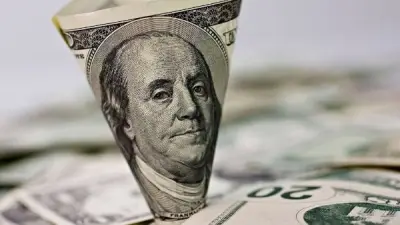 استقرار مفاجئ لسعر الدولار في مصر بعد قرار البنك المركزي بتثبيت أسعار الفائدة