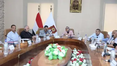 محافظ الوادي الجديد تشدد على توافر السلع الأساسية والجاهزية لموسم حصاد القمح