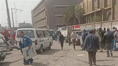 حملة مكثفة لإزالة الإشغالات والفروشات بسوق الجمعة في حي غرب الإسكندرية