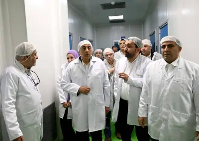 وزير الاستثمار يؤكد على تعميق التصنيع المحلي وتوطين صناعة المواد الخام الدوائية