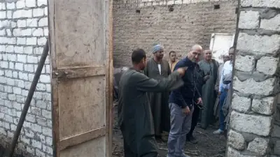 محافظ قنا يتفقد جهود إخماد حريق في قرية أبو دياب شرق ويوجه بتسريع ملفات التصالح