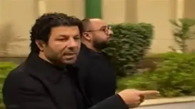 نجوم الفن يتوافدون على عزاء والد الفنان حاتم صلاح في مسجد الرحمن الرحيم