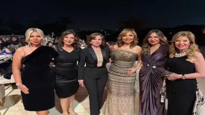 ليلى علوي تهنئ عمرو أديب ولميس الحديدي بخطوبة نجلهما في حفل فني مميز