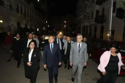 محافظ القاهرة يشيد بوعي المواطنين والتزامهم بمواعيد غلق المحال التجارية