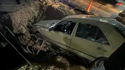 معاينة أمنية تكشف تفاصيل سقوط سيارة داخل حفرة عميقة بالمقطم وإصابة السائق