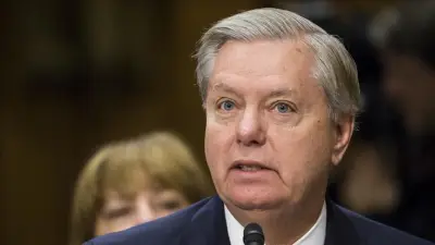 ليندسي جراهام يؤكد عزم ترامب على استعادة حرية الملاحة في مضيق هرمز