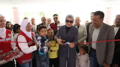 محافظ الوادي الجديد تفتتح معرض الهلال الأحمر بمناسبة يوم اليتيم العالمي