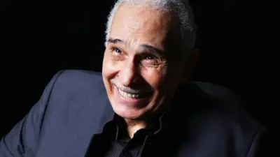 ابن الفنان عبدالرحمن أبو زهرة يكشف عن إصابة والده بورم رئوي وحالة صحية غير مستقرة