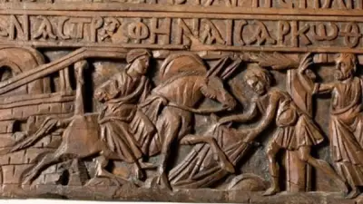 متحف مطار القاهرة يكشف عن عتبة خشبية نادرة تصور دخول السيد المسيح إلى أورشليم