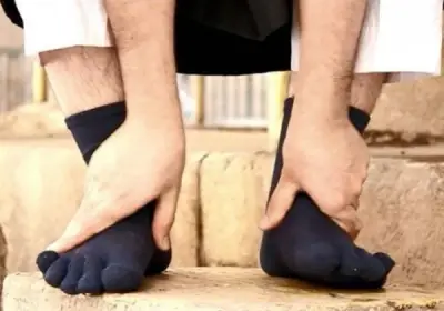 هل يجوز المسح على الجورب طوال اليوم لأداء الصلوات الخمس؟.. تفاصيل الحكم الشرعي