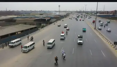 تحذير من مخاطر السلوكيات السلبية على الطرق بسبب عدم مراعاة المشاة