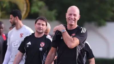 توروب يحدد تشكيلة دفاع الأهلي لمواجهة سيراميكا كليوباترا في الدوري المصري