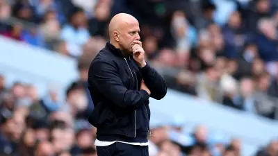 زلزال أنفيلد يتصاعد: آرني سلوت على حافة الإقالة من ليفربول بعد تراجع النتائج