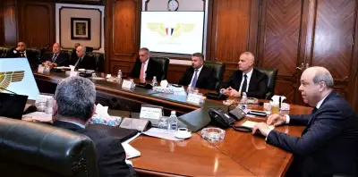 وزير الطيران يؤكد التزامه برفع جودة الخدمات لضيوف الرحلات الجوية