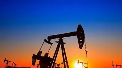 ارتفاع جديد في أسعار العقود الآجلة للنفط وسط تصاعد التوترات مع إيران