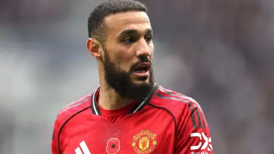 بول سكولز يطالب مانشستر يونايتد بالتخلي عن نصير مزراوي ضمن خطط إعادة البناء