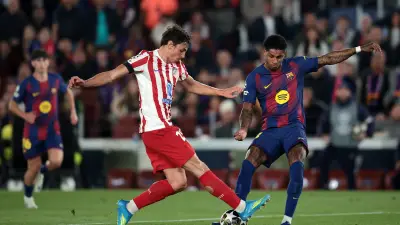 جدل تحكيمي كبير في كلاسيكو إسبانيا.. هل أخطأ الحكم في صالح أتلتيكو مدريد؟