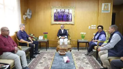 محافظ الوادي الجديد تلتقي وفد 