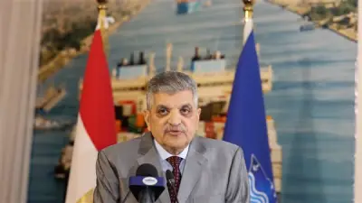 إنقاذ طاقم صال بحري بعد حريق في قناة السويس: عمليات إنقاذ مكثفة وتأكيد على سلامة الملاحة