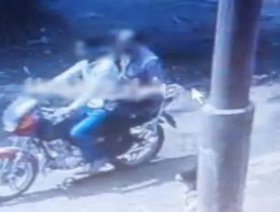 دراجة نارية تصطدم بطفل وتختفي قبل أن يكتشف الأمن الجاني