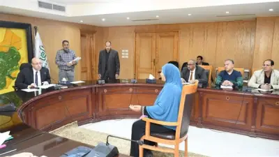 محافظ الفيوم يوجه بتوفير علاج على نفقة الدولة وحل مشكلات الصرف الصحي في لقاء خدمة المواطنين