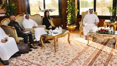 الحفني يبحث إنشاء مصنع لإنتاج وقود الطائرات المستدام مع مجموعة قطرية