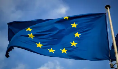 الاتحاد الأوروبي يعلن وقف فرض رسوم على عبور مضيق هرمز