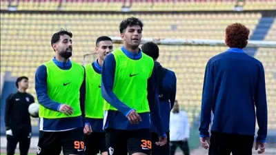 معتمد جمال يلقي محاضرة فنية أخيرة على لاعبي الزمالك قبل مواجهة شباب بلوزداد