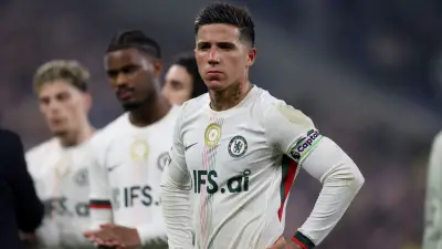 روسينيور يرفض العفو عن إنزو فرنانديز قبل مواجهة مانشستر سيتي الحاسمة